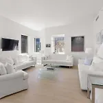 Corporate Or Luxury 4 Bedroom Penthouse Steps From Times Square Sleeps 8