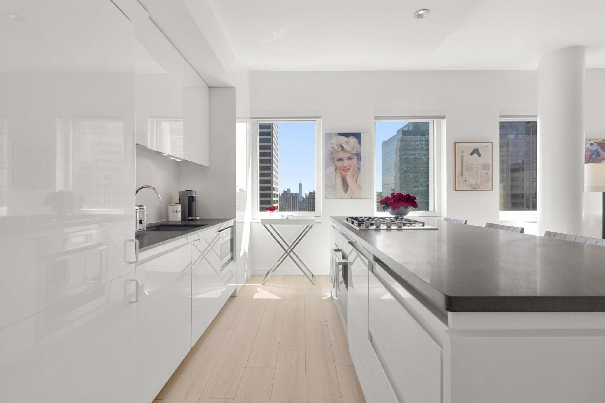 Corporate Or Luxury 4 Bedroom Penthouse Steps From Times Square Sleeps 8 Сasa de vacaciones Nueva York